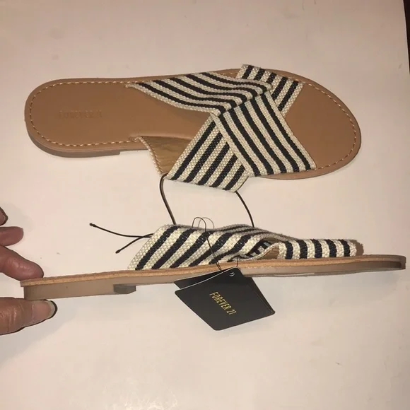 NWT Women’s Forever21 X Strap Sandals - Picture 3 of 9